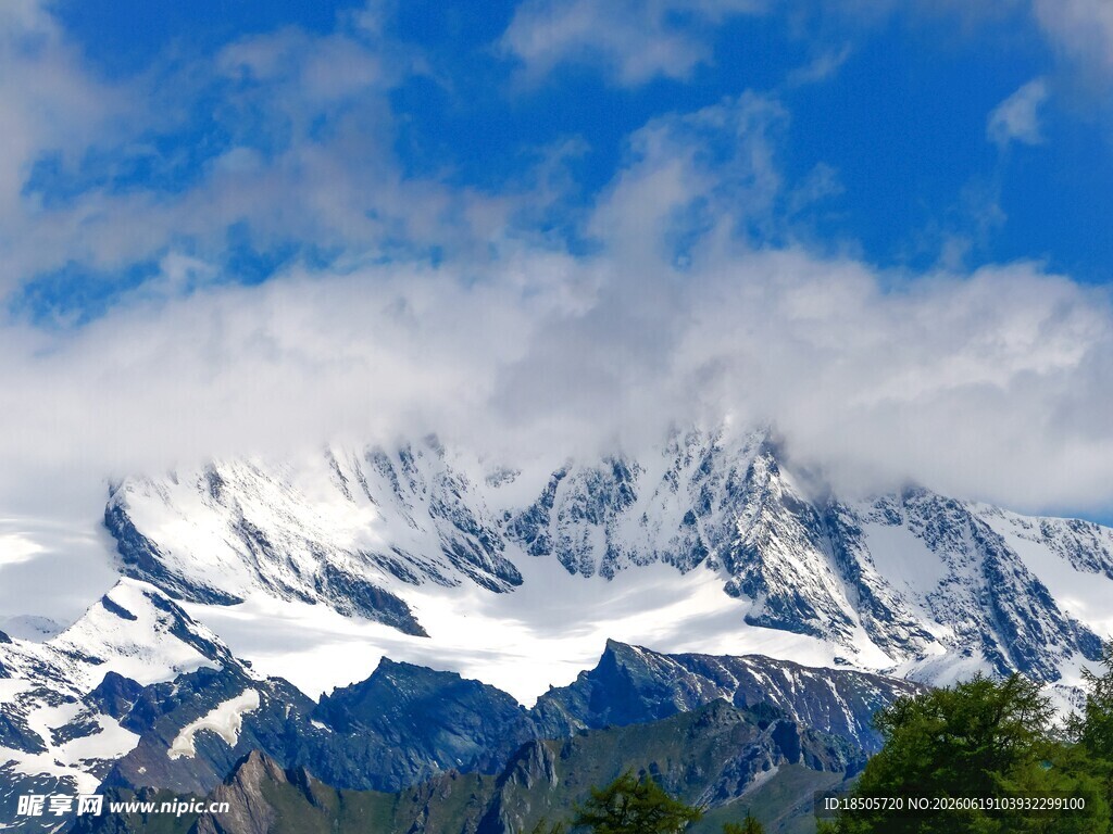壮丽雪山美景