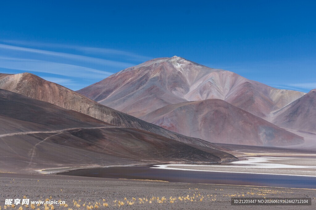 壮丽高原山脉景观