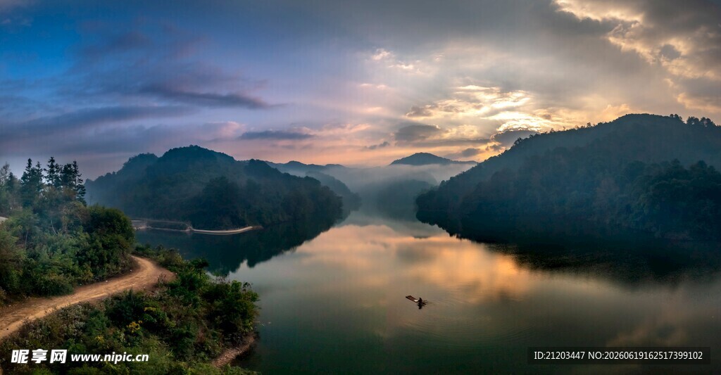 湖畔黄昏美景