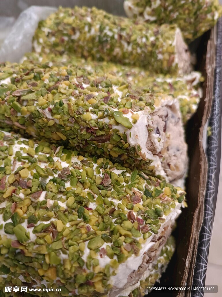 美味开心果碎覆盖的糕点