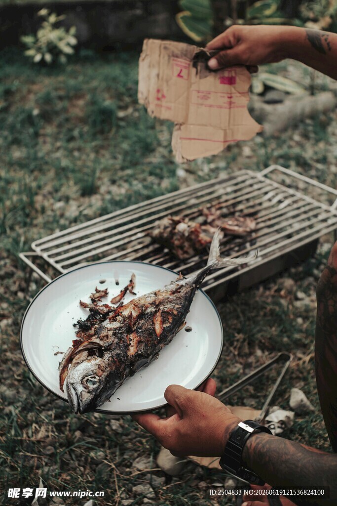 户外美味烧烤瞬间