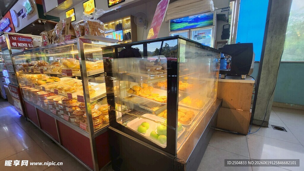 超市熟食区陈列展示