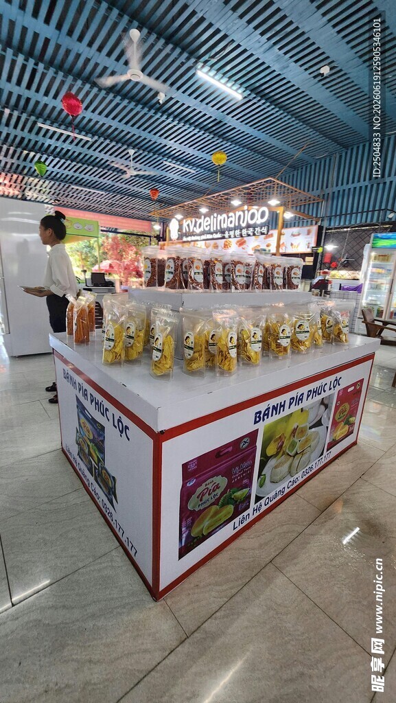 展厅中的特色产品展示台