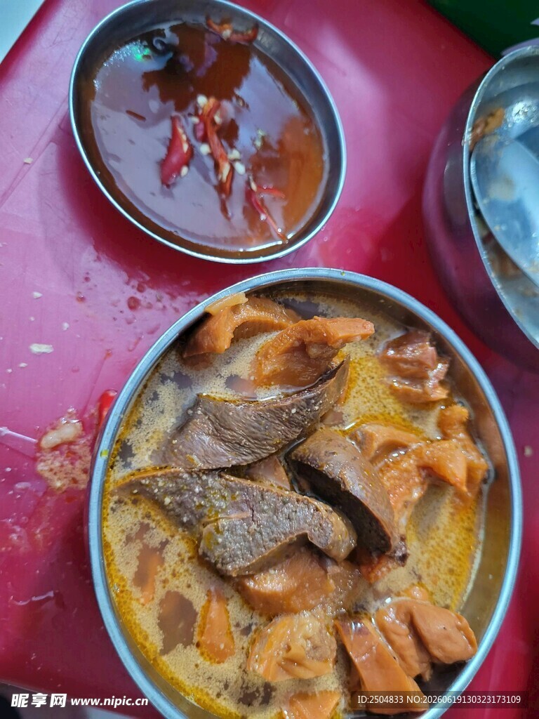 美味炖菜配特色蘸料