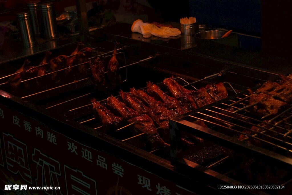 复古调音台设备特写