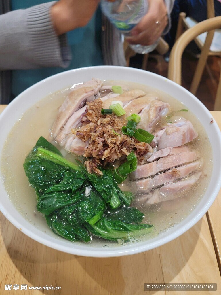 鲜香鸡肉青菜汤面