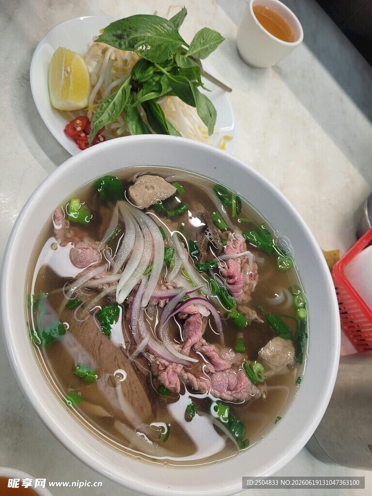 越南牛肉河粉美食特写