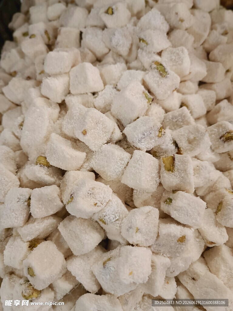 白色块状物特写