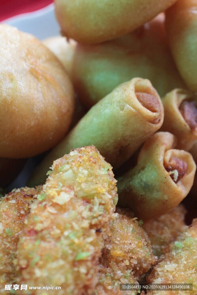 美味炸春卷与特色小吃