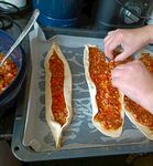 自制美味长条披萨制作中