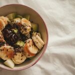 美味鸡肉蔬果沙拉碗