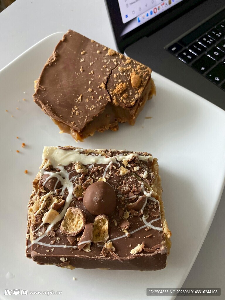 美味巧克力坚果糕点