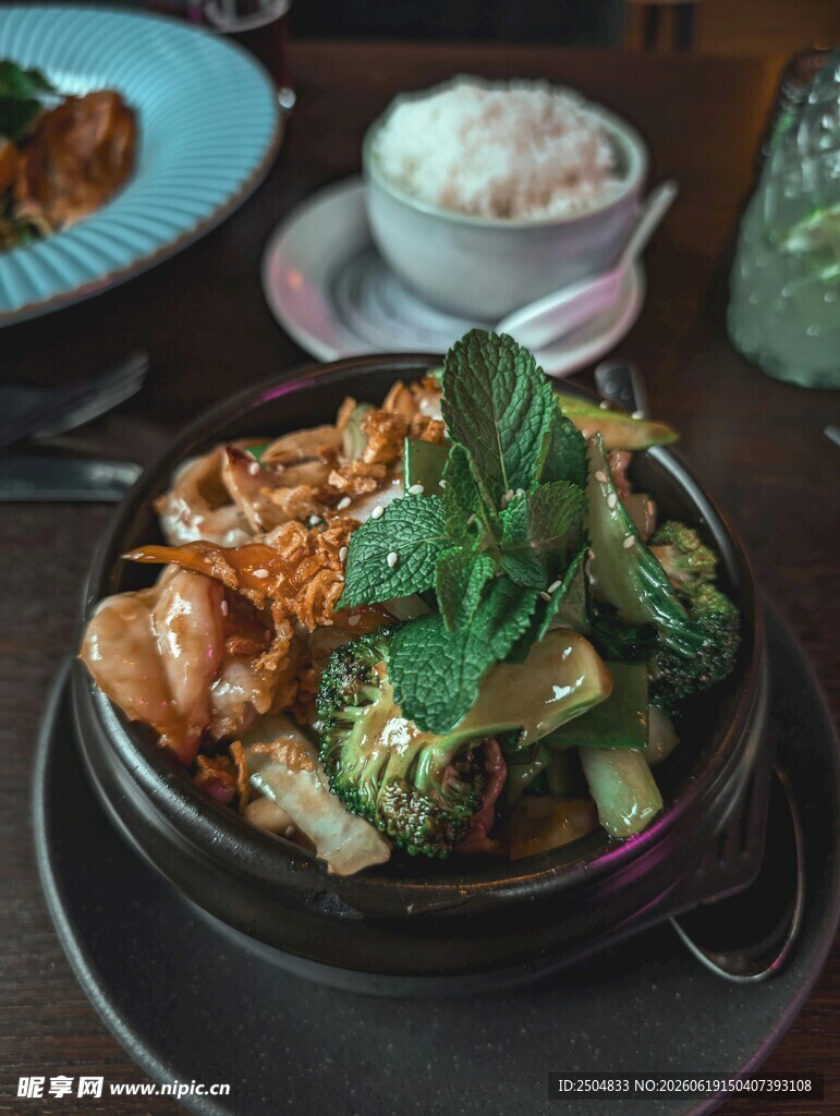 美味韩式石锅拌饭