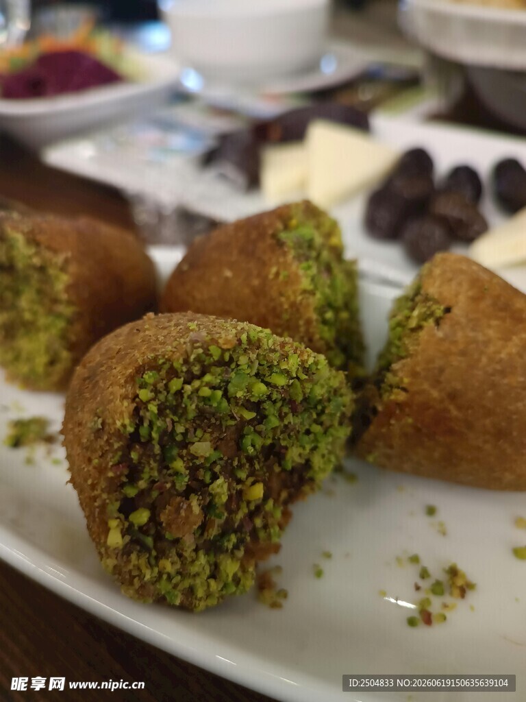 美味开心果碎装饰甜点