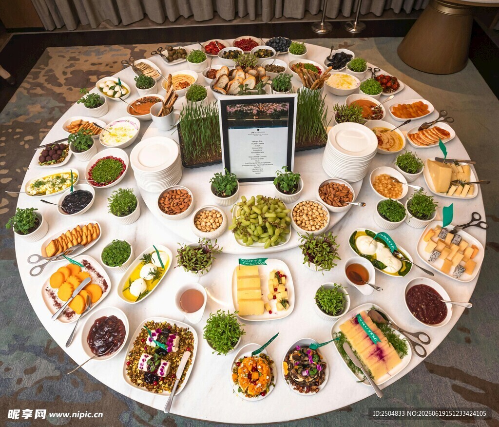 丰盛中式圆桌宴席美食