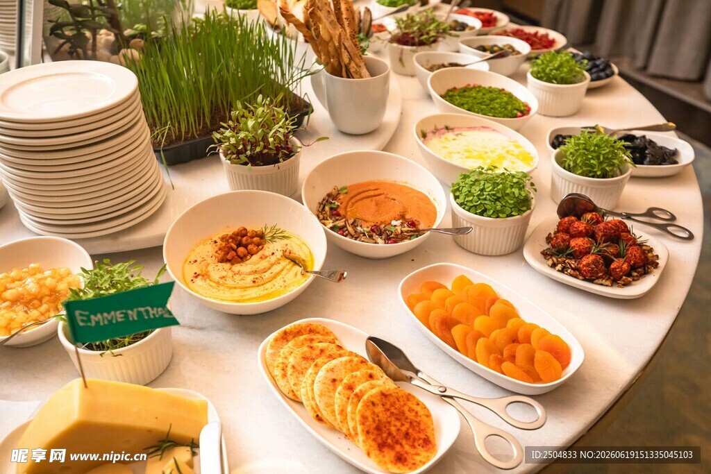 丰盛多样的自助餐美食