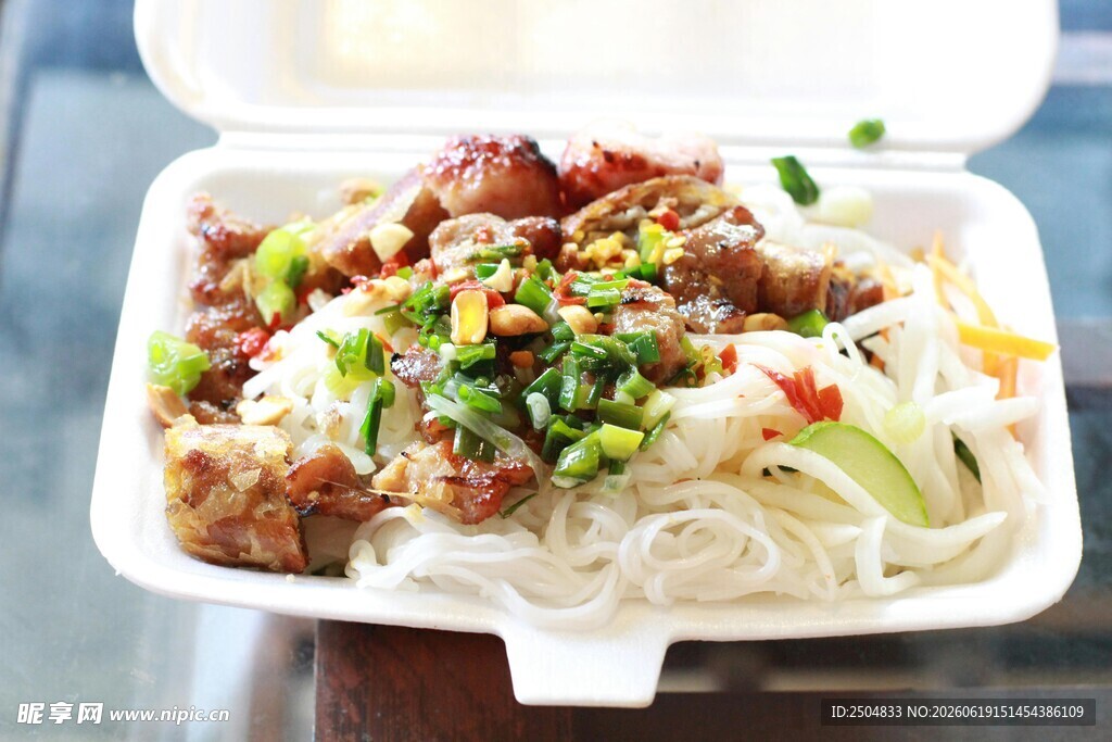 美味肉酱拌米粉