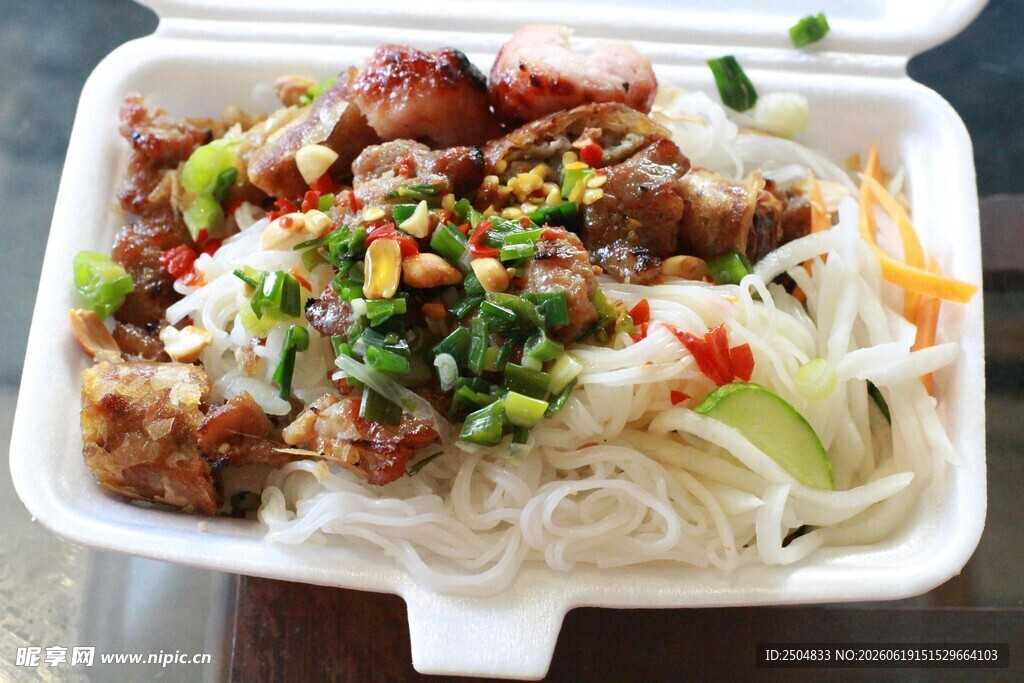 美味叉烧拌米粉
