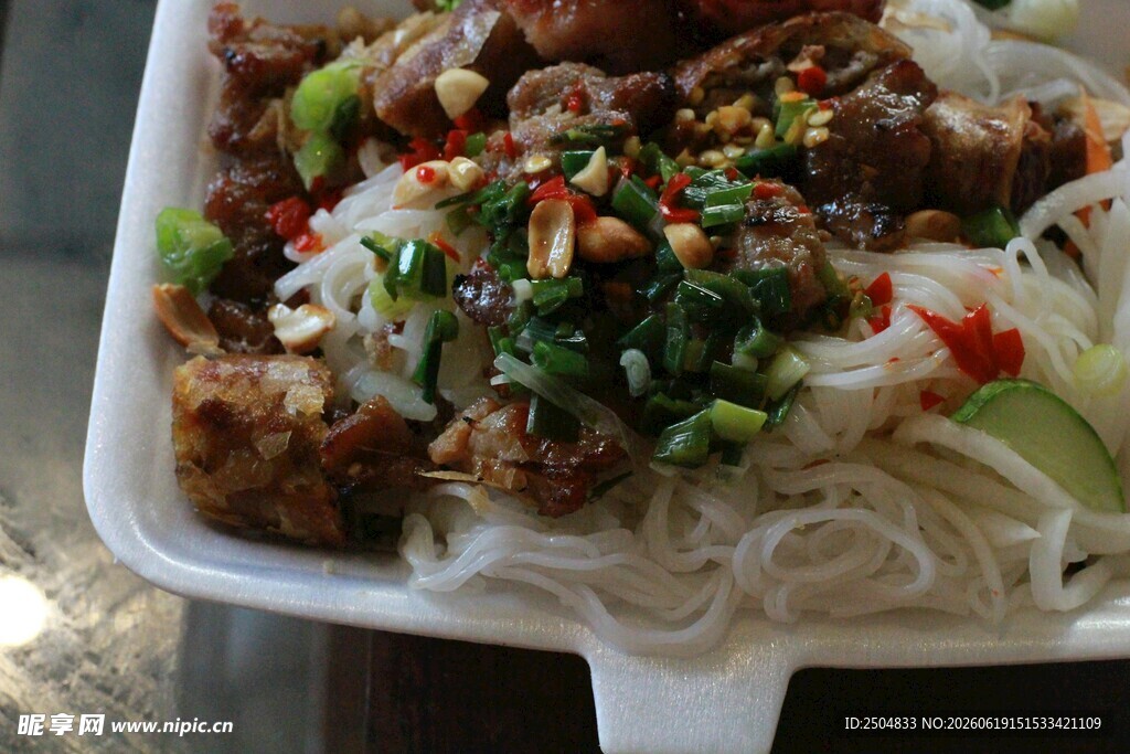 美味鸡肉拌粉