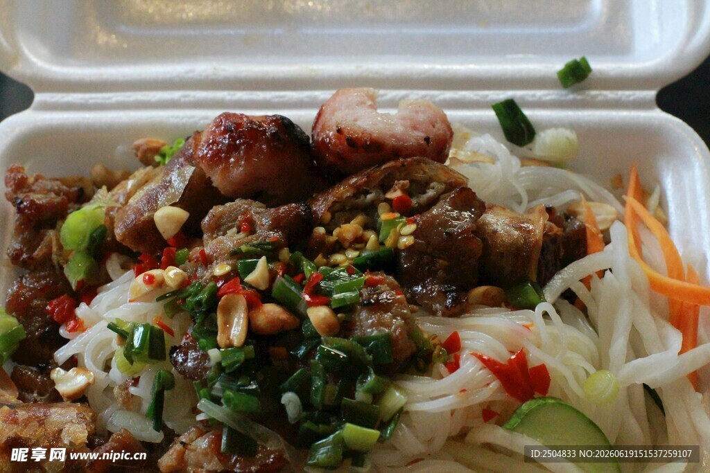 美味牛肉拌菜外卖餐盒