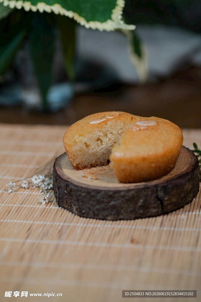木盘上的美味传统点心