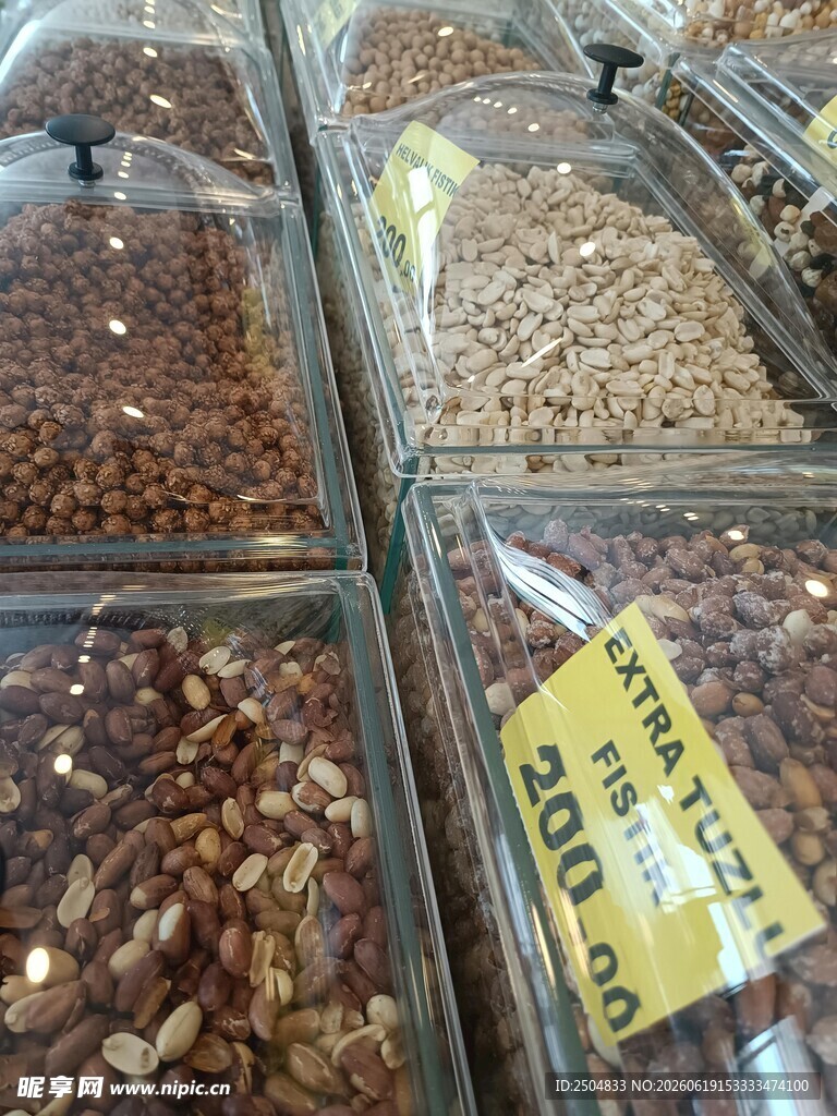 多样坚果待售
