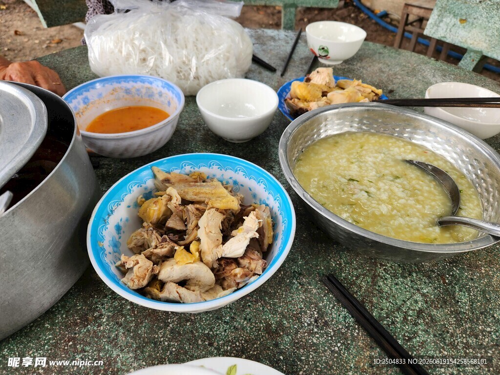 户外野炊美食场景