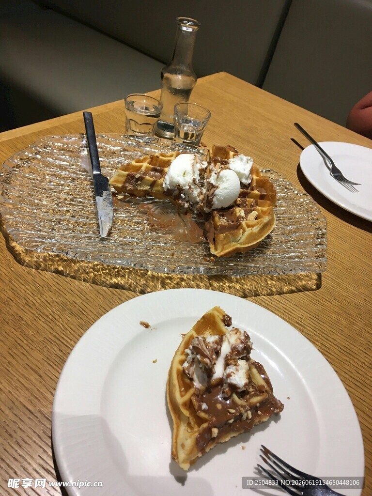 美味华夫饼搭配精致甜点