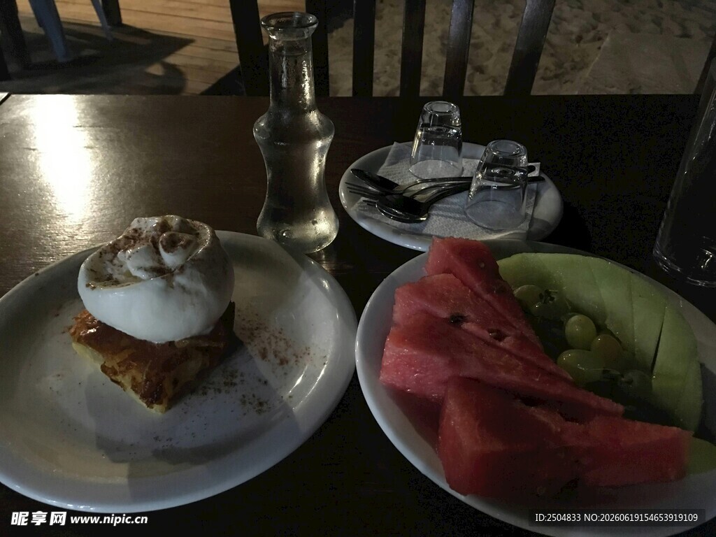 美味早餐与水果拼盘