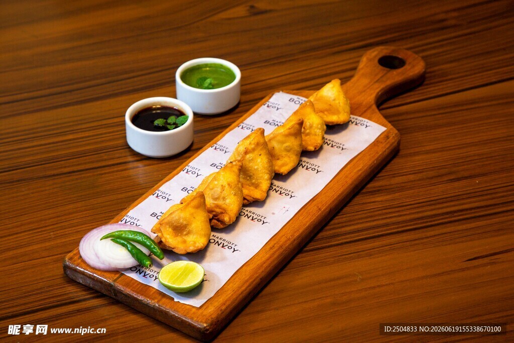 美味炸物配特色蘸料