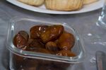 透明容器中的美味蜜枣