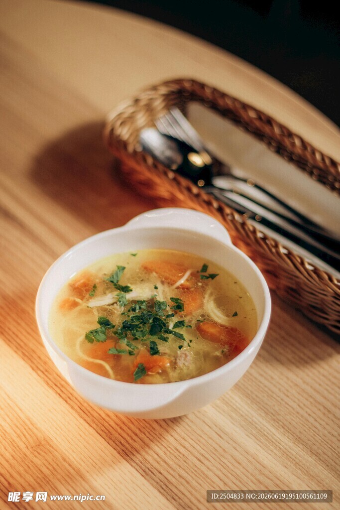 蔬菜汤 汤品 美食 营养 暖身