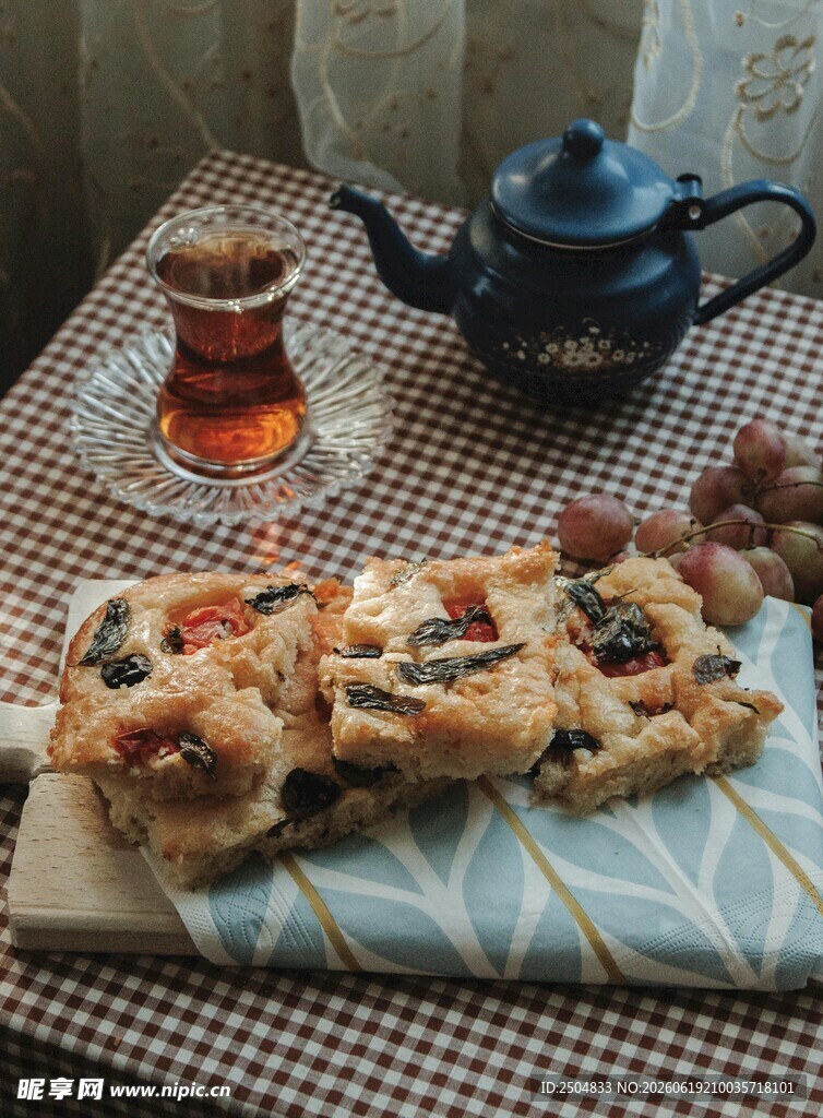 传统甜点配茶饮的惬意时光