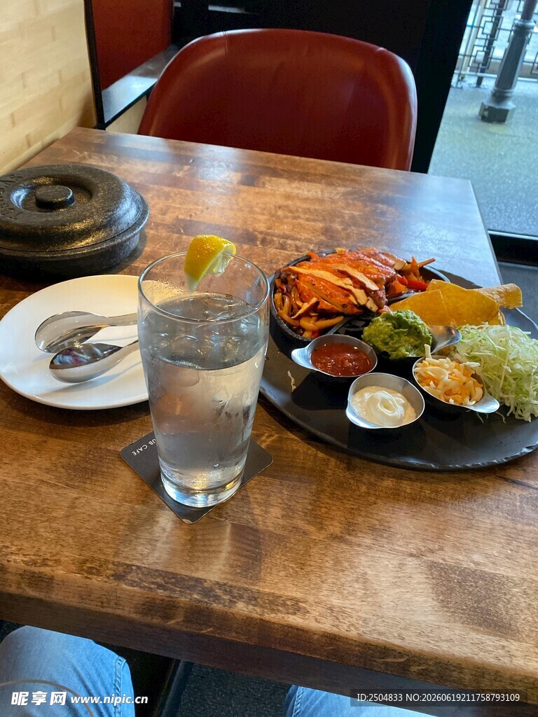餐厅内的美味餐食与饮品