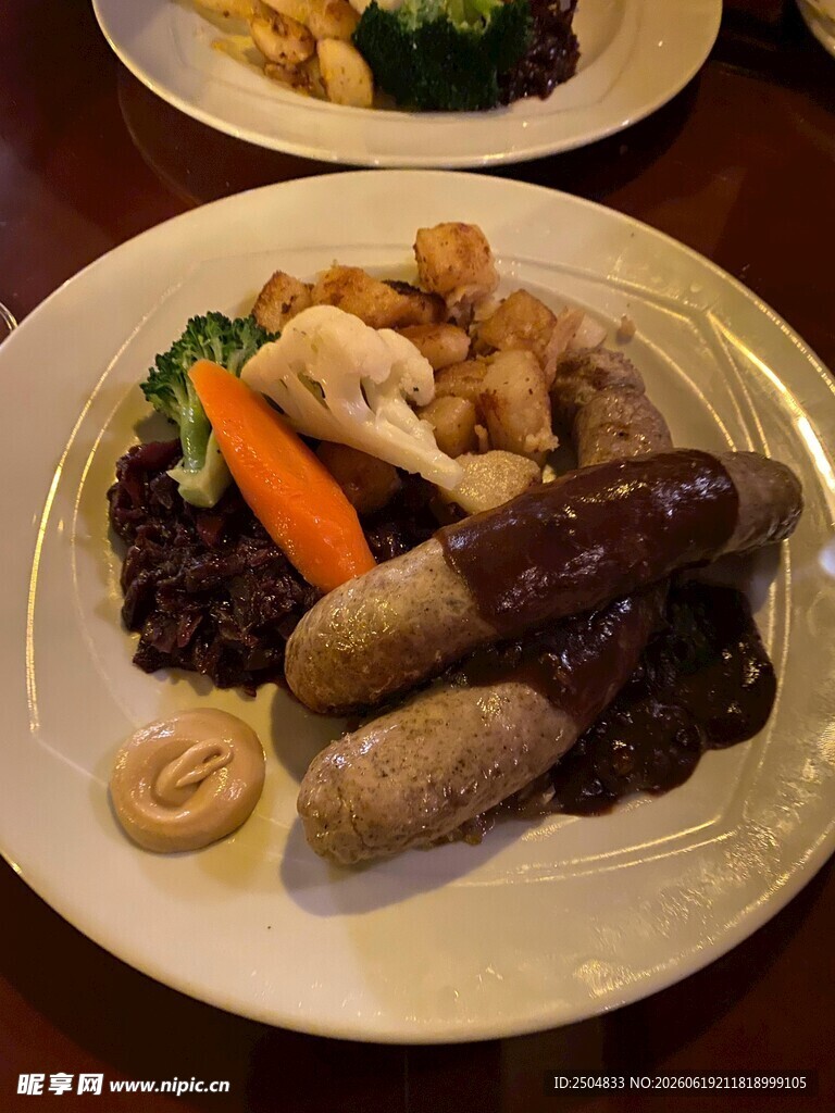 美味丰盛的西式餐点拼盘