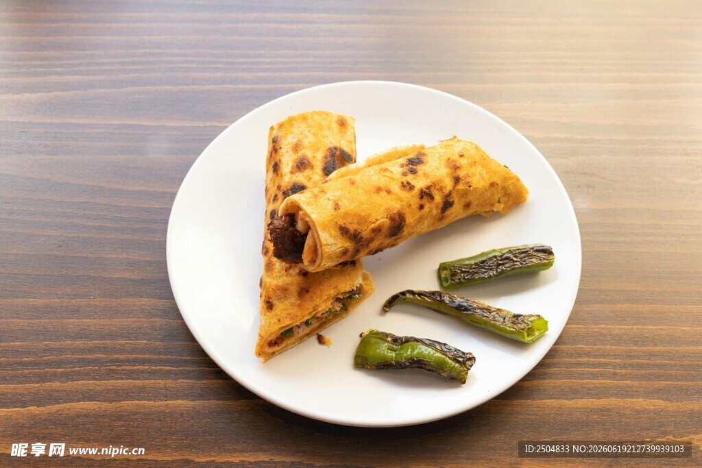 烤饼配芦笋美食特写