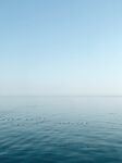 平静海面蓝天碧水相接