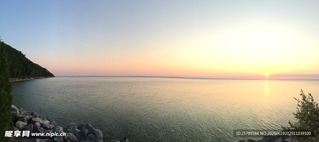 湖畔日落美景