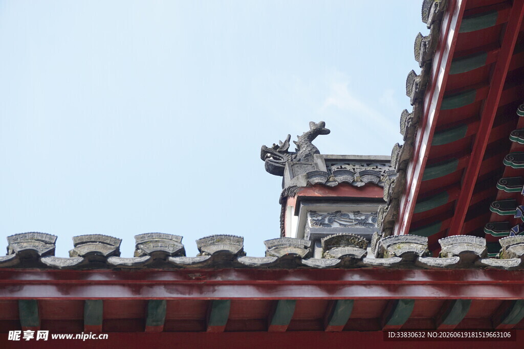 中式古建筑屋顶一角