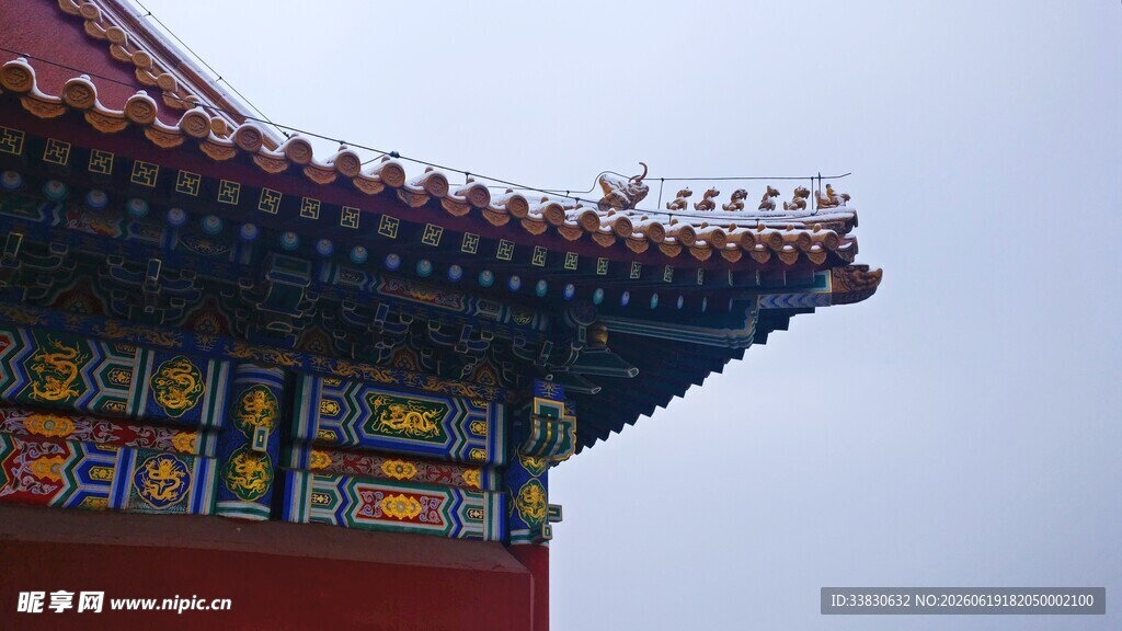 中式古建筑屋檐一角