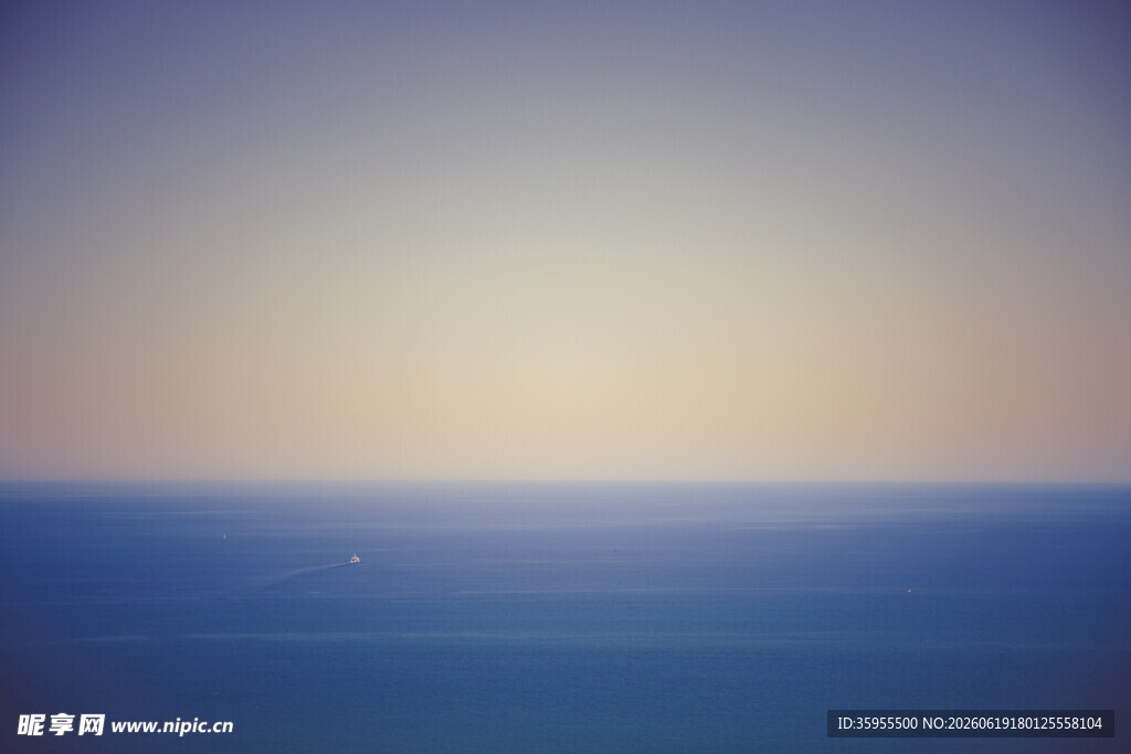 海边日出朦胧美景