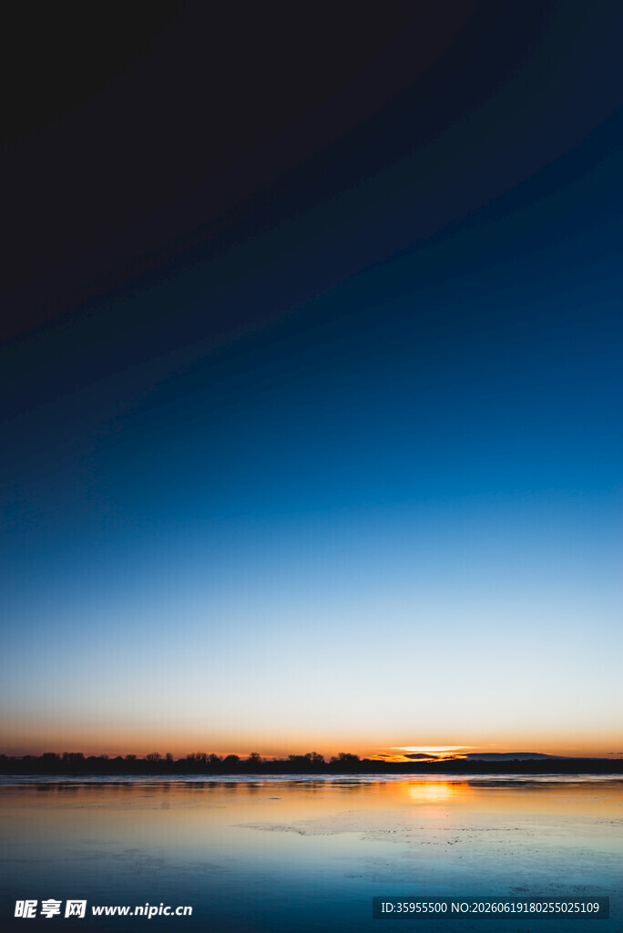 湖畔黄昏美景