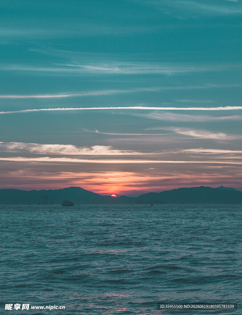 海上绝美日落景观