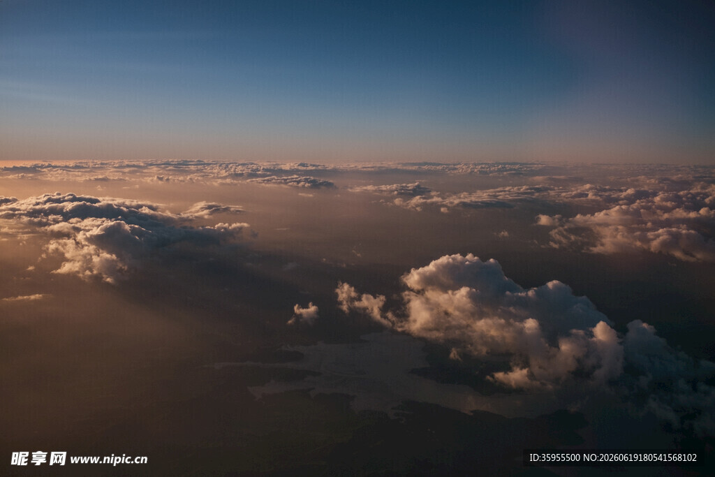 高空云海壮丽景观