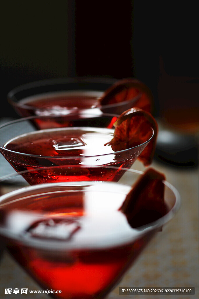精致红调鸡尾酒特写