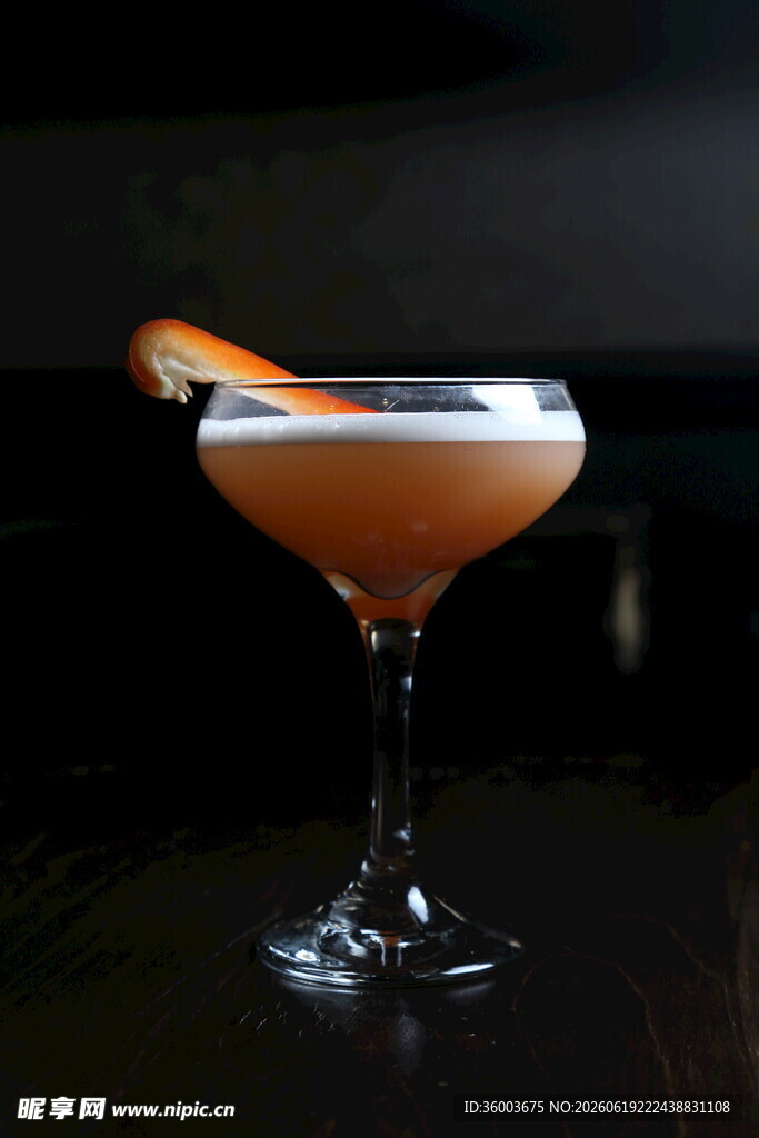 精致橙色鸡尾酒