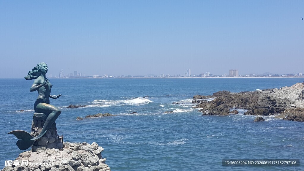 海边美人鱼雕像