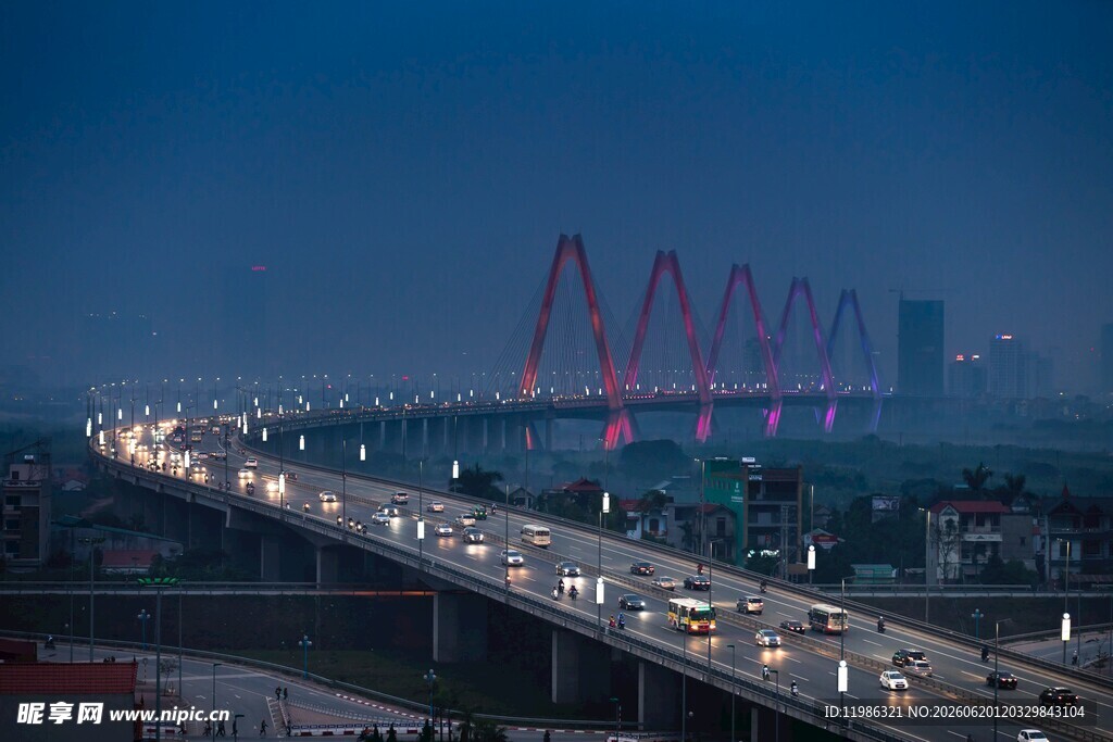 夜幕下的繁华桥梁景观