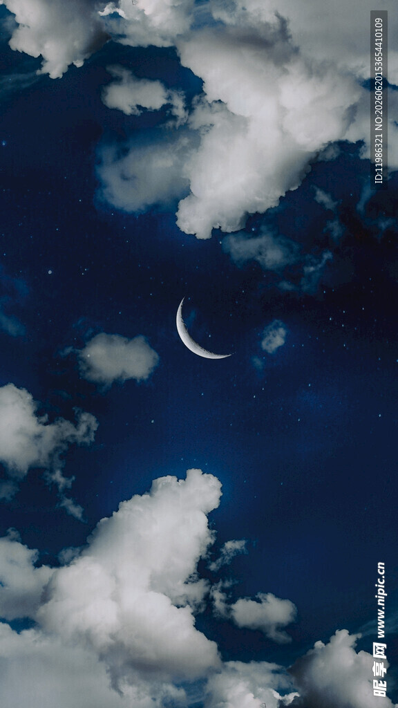 夜空新月伴白云