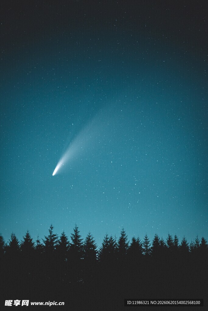 夜空中闪耀的彗星